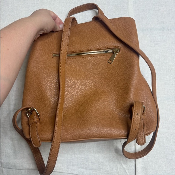 Elegant Tan Leather Backpack - Picture 5 of 6